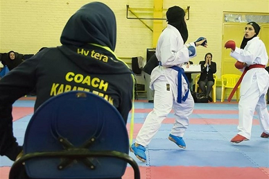 تصویر در برگزاری مسابقات انتخابی تیم ملی کاراته مردان و بانوان بعد از اذان مغرب