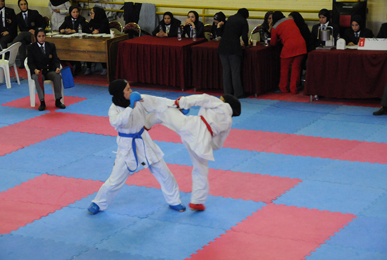 تصویر در مسابقات جایزه بزرگ کاراته بانوان یزد برگزار شد